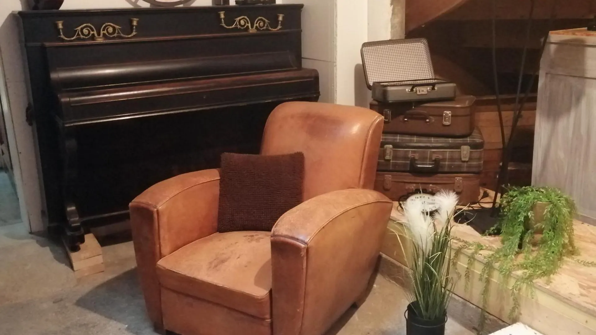 Suite De La Fontaine Cafe De La Mairie Gommenec'h Appartement
